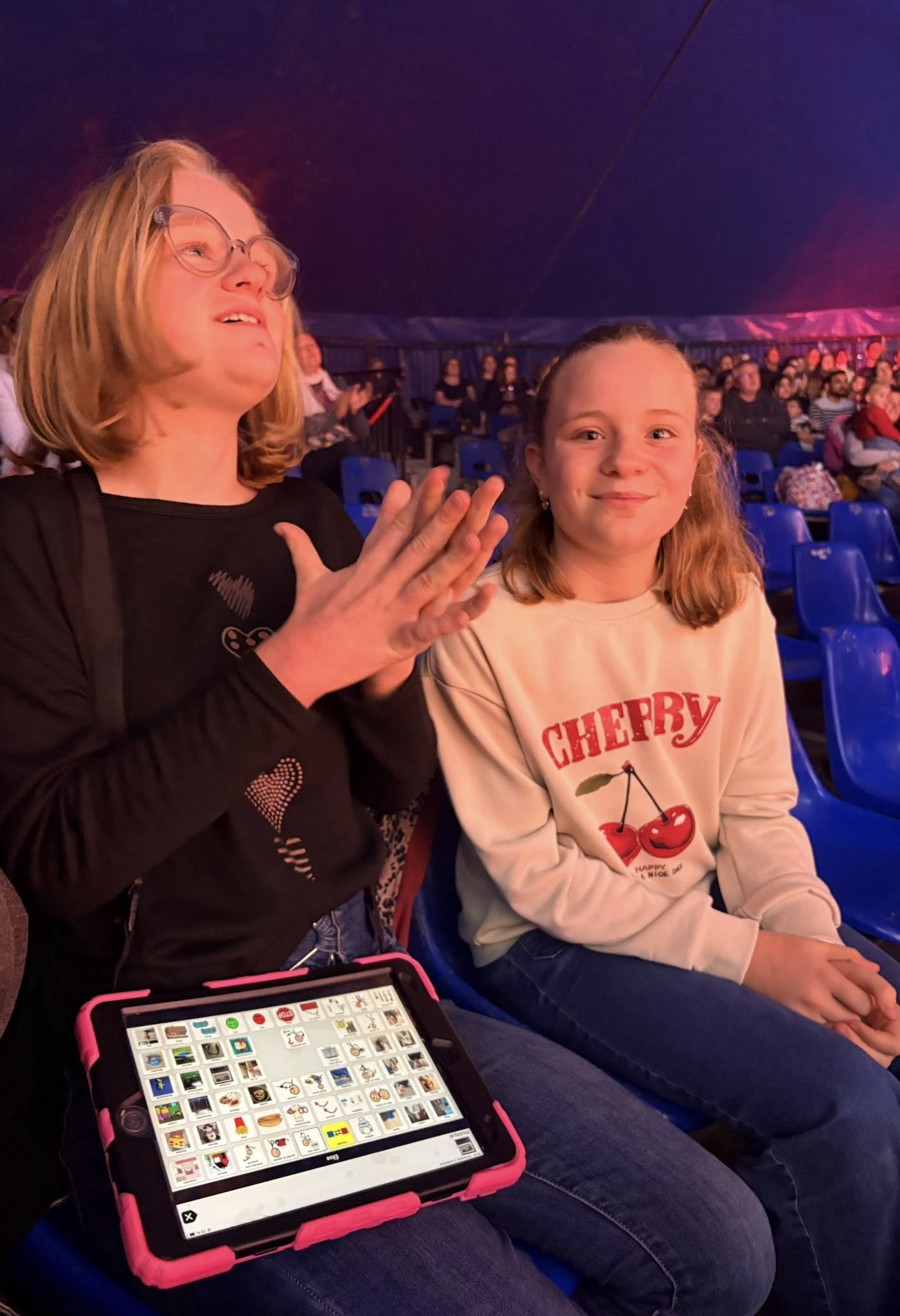 Photo Elise avec sa petite soeur